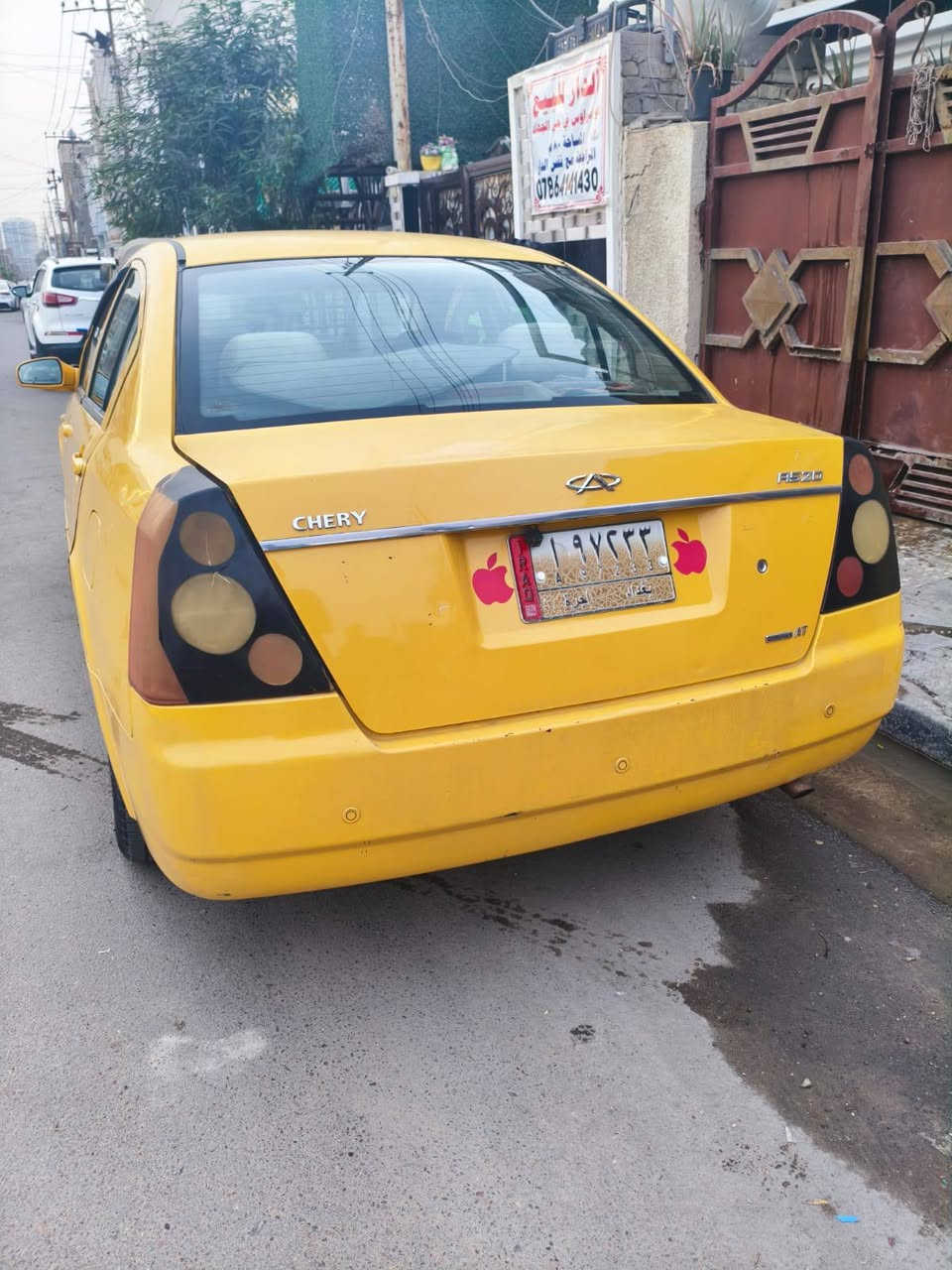 السلام عليكم  .. 
شيري A5 موديل 2011 
بدون حادث  .. 
محور گير ومحرك كورلا 
المكينة بيهة تبخير 
الكير ممتاز 
دواخل نظيفة 
صدر امامي خلفي جديد قبل اسبوع بدلتة مع الدبلات كلفني 300 دولار 
باتري جديد 
عبوة فيت بم كاملة جديدة 
تخم تاير نظيف 
تبريد + تدفئة  ممتازة 
شادلهة شاشة + دمام 
بنيد وقمارة بيهن جراد كلير
سيارة جاهزة 
سنوية نافذة 2027 
عليهة اقل ورقة هيئة ينزل من سعرهة
السعر 32 وبيهة مجال قليل
المكان بغداد / حي الفرات 
***********
ملاحظة / شرط اللي يشتري يحول مباشرتا
