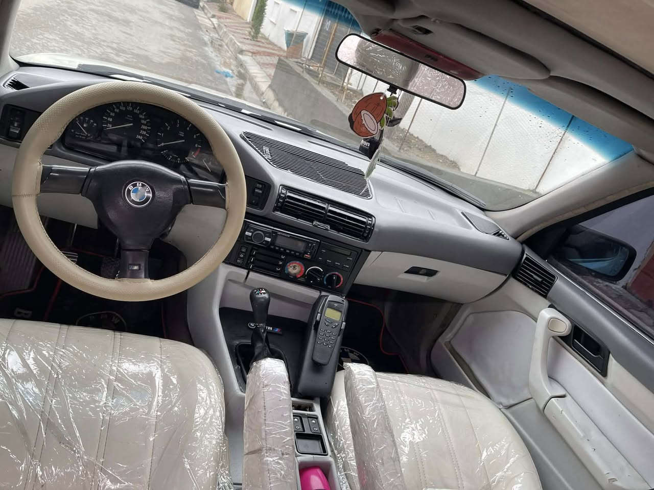 سەرەتا بەناوی خوای گەورە
Bmw مۆدێل 1990 
سیارەکە حلوجە مالی مەدەنی بەشەرت
نموونە لەجوانی  بێ دەحموو لێدراو
 گێرو مەکینەی بەشەرت
پانکەی کارەبای
دوو جام کارەبای 
 چوار تەیەو ویلی تازە بۆ بەستراوە 
سالۆنسای هەشت پستۆنی لەسەرە 
سلایت   لایت ئالقە  زینۆ. 
سیارەکە یەک دیناری مەسرەف تێ دانیە   
سیارەکە تابلێی خاوێنوو جوانە. بەشەرتی هەموشت.
زۆریش بەقوتە نرخی 38 گەلا


**إذا كنت صاحب هذا الإعلان وتريد حذفه لأي سبب، رجاءا أرسل رسالة إلى الدعم الفني**