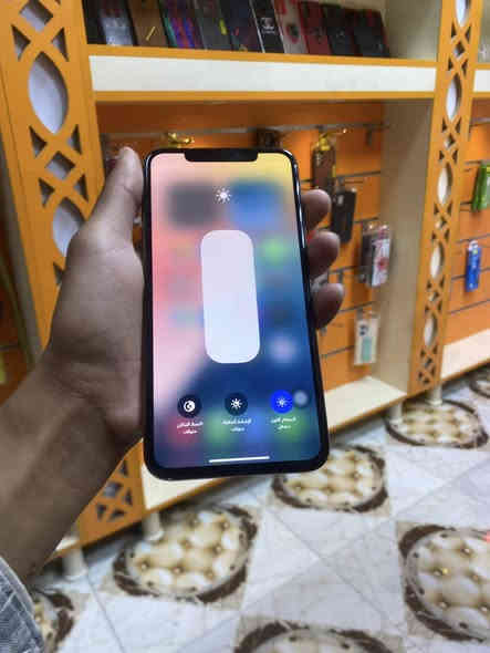 M. 
اكس اس ماكس.   
ذاكرته256. 
بطاريته. 81. 
كله بلادي وشغال. 
شريحه اكترونيه  فقط. 
سعره 125قفله من الاخير. 
م سوك رمادي 
شراي اتصل 
***********
