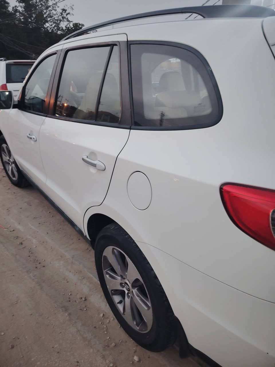 سلام عليكم عندي هاي السياره كفاله عامه موديل ١٢ رقم بغداد ٦ سلندر اتصال ***********
