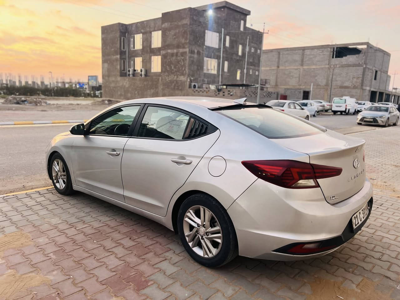 السلام عليكم…اعتذر عن الاقساط والوعده…
للبيع هونداي النترا 2019امريكي لون سلفر رقم سليمانيه دولي سنويه جديده…سياره خير من الله 
حيل حلوه واحلى من الصور 
فول مواصفات عدا السلايت والبصمه ويل كروم تحكم ستيرن جهتين رادار امامي وباقي المواصفات معروفه…
محرك 2000دوش مامفتوح بدون كل عيب 
كير مامفتوح بدون كل عيب 
صدر جديد طخم تاير جديد 
تبريد ثلج تدفئه نار سياره جاهزه مجهزه بدون كل عيب…
سياره بيها جاملغ خلفي وجنطه مبدله نفس اللون بدون قطره داخل…
السعر 127وبيها مجال…
مكاني صلاح الدين تكريت 
للاستفسار ***********
