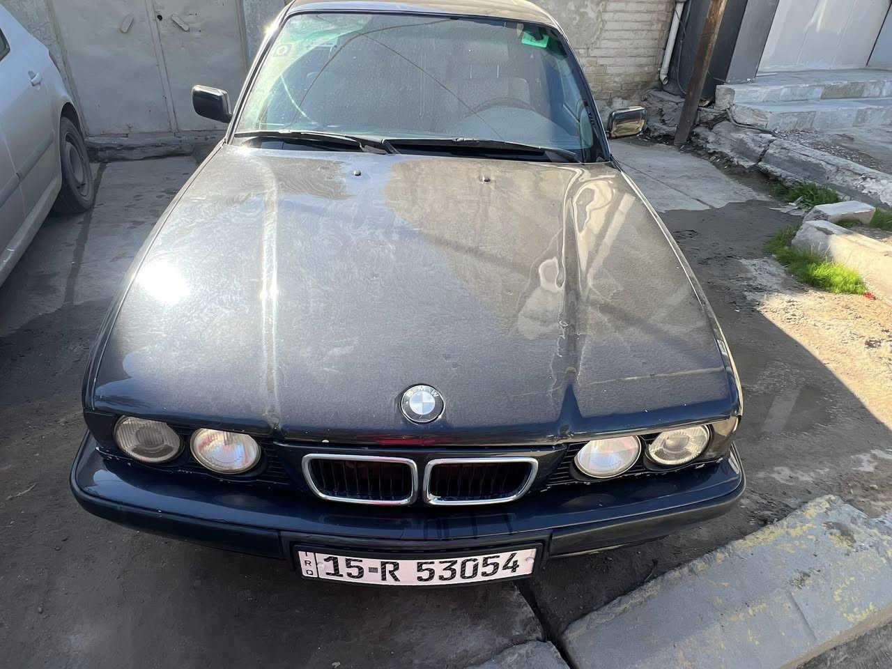 السلام عليكم 
1995 BMW
530iاصل 
هزة جديدة 
منضومة زنون
ويل نجمة 18علي طخم اخو الجديد
تعمير جديد
رقم نكليزي جديد تحويل ثاني يوم
مكان بابل مركز
السعر 70 وبيها مجال  
الرقم*********** متواجد واتساب
