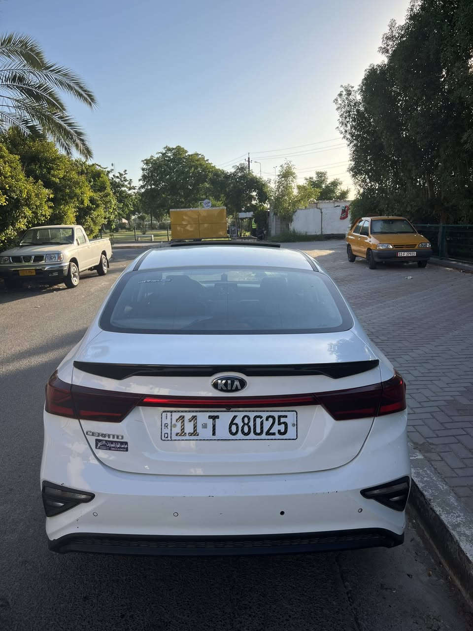 السلام عليكم 
كيا سيراتو 2019 خليجي محرك 1600 سنوية بأسمي
فول مواصفات فتحة / ويل كب / مري شفط /قطعتين تبريد / فول تحكم ستيرن /حساسات وهواي بيها مواصفات 
السيارة ملاحظتين بسيطات بارد كد شبر بالجاملغ ونص الدوسة صبغ اثر شخط والباقي كفالة عامة محرك كير على وضع الشركة
السعر 146 وبيها مجال للطيبين السونار بالمنشور
بغداد / حي الحسين / قرب جسر العامرية ***********

