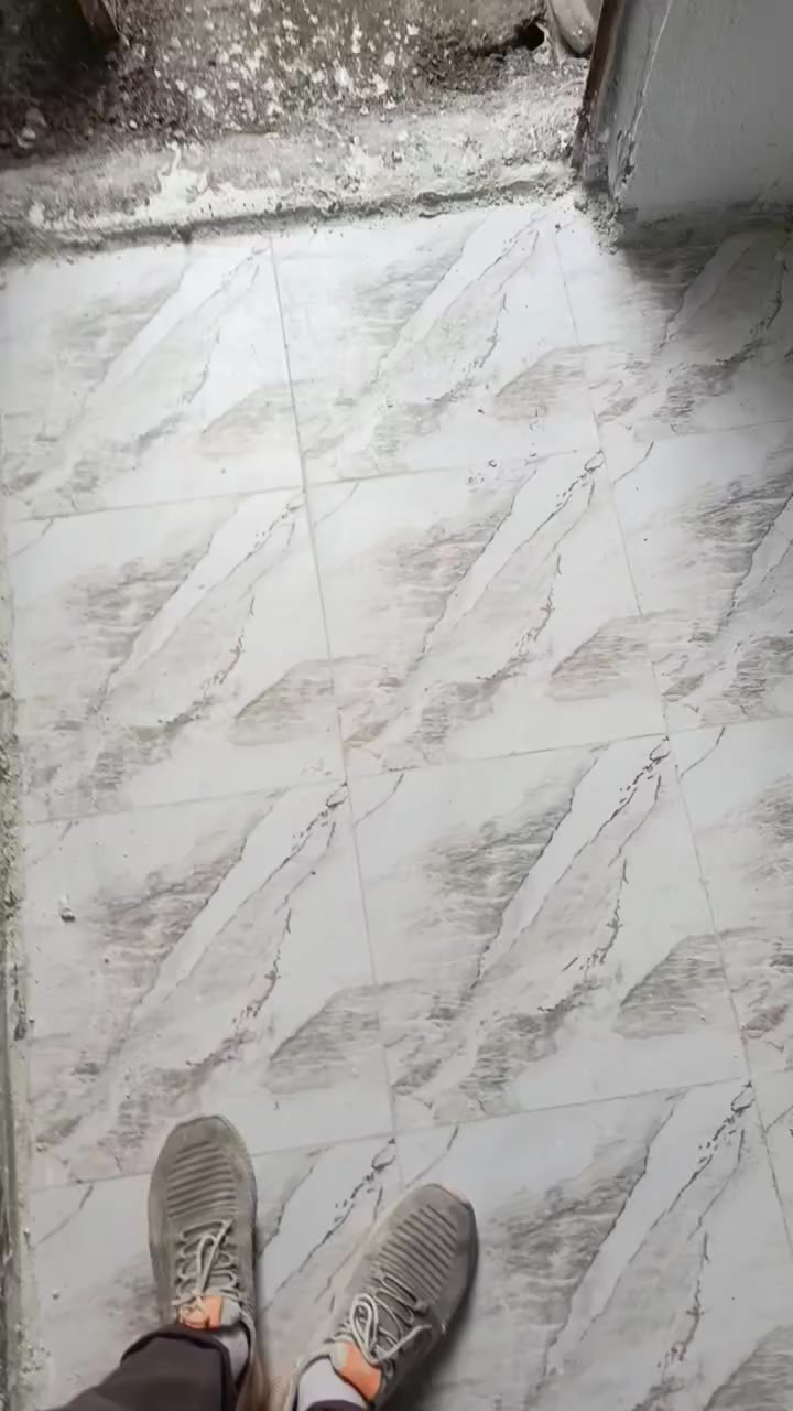 السلام عليكم خلفه سيراميك وبورسلين الواح مكاني زعفرانيه ***********
