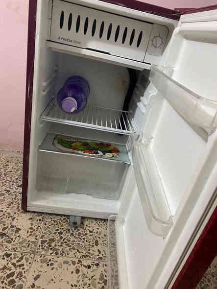 ثلاجه 5 قدم للبيع السعر 75الف ***********
