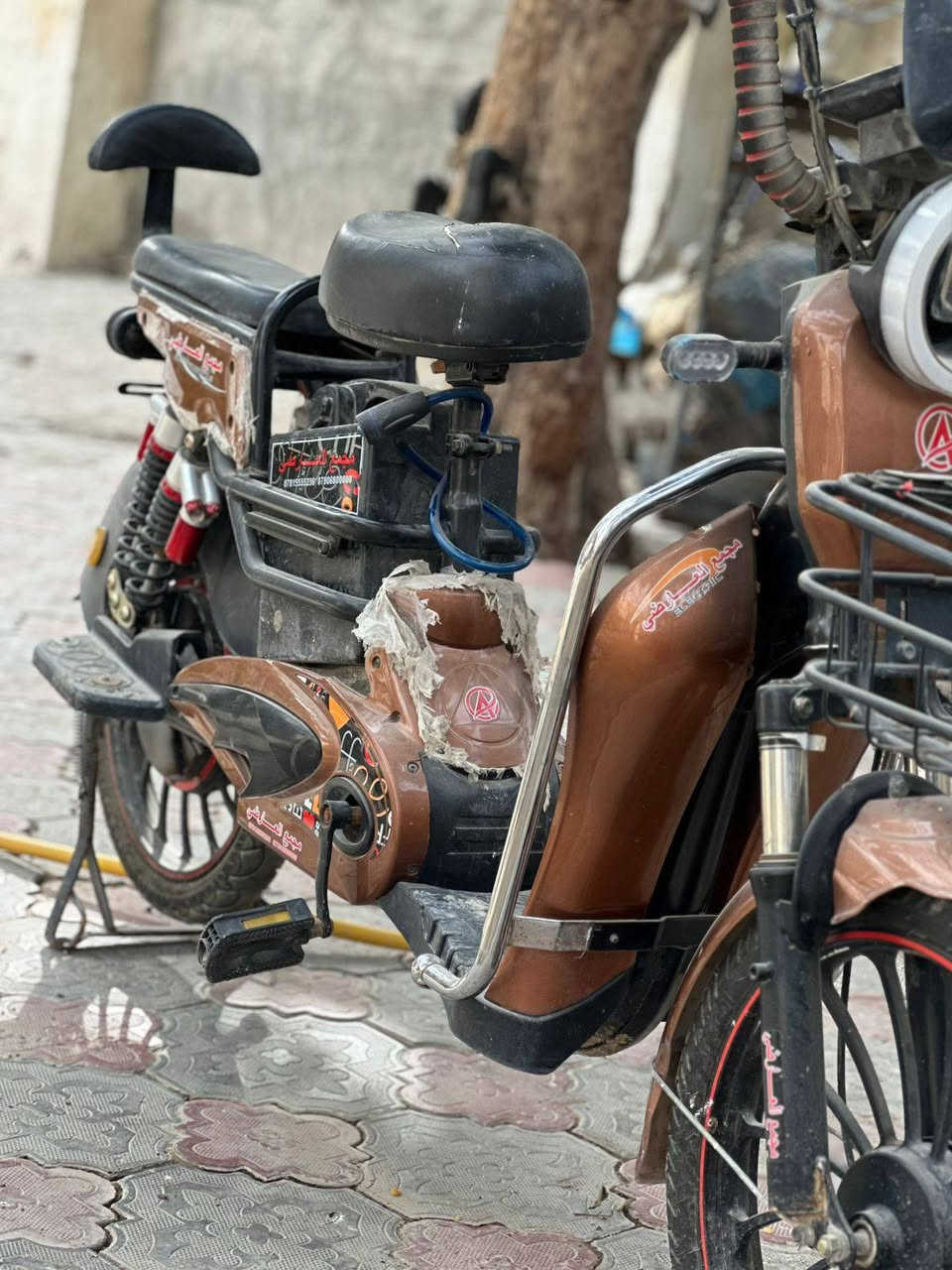 السلام عليكم ورحمه الله وبركاته
عندي هذا الباسكل الشحن لبيع شغال كلشي مابيه بس متروك صارله اهواي 
مكان نجف
السعر 350
أي استفسار اتصل على الرقم ***********
