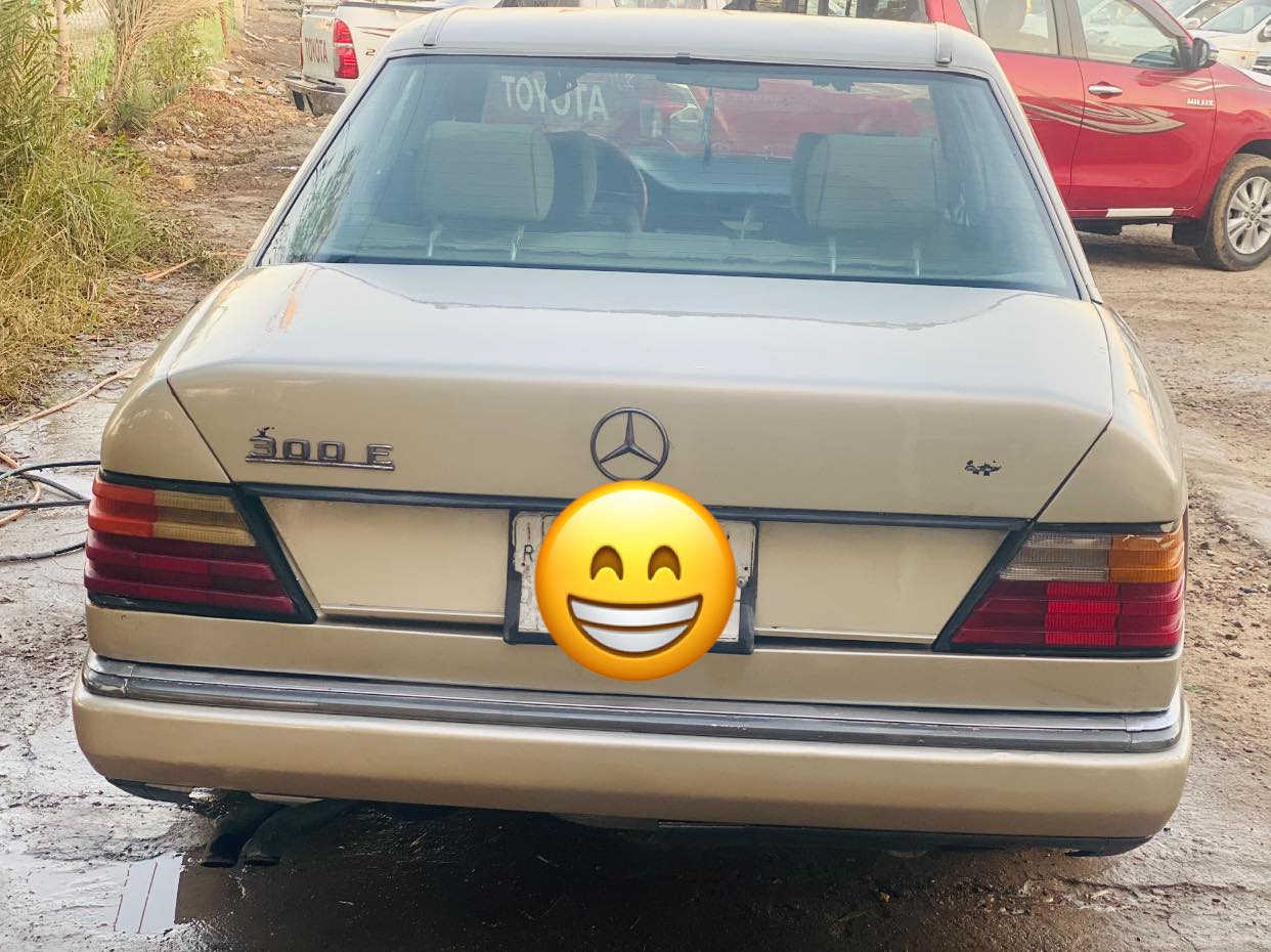 مارسيدس ١٩٩٠رقم بغداد مشروع وطني السعر ٥٥عنواني ذي قار الرفاعي ***********   ***********
