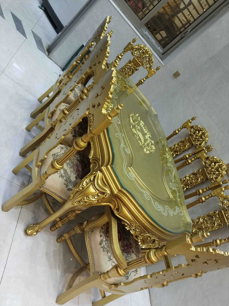 ميز طعام مصري دمياطي 8 كراسي 
الجاد يدخل خاص او يتصل 
شارع فلسطين 
*********** بغداد, العراق
