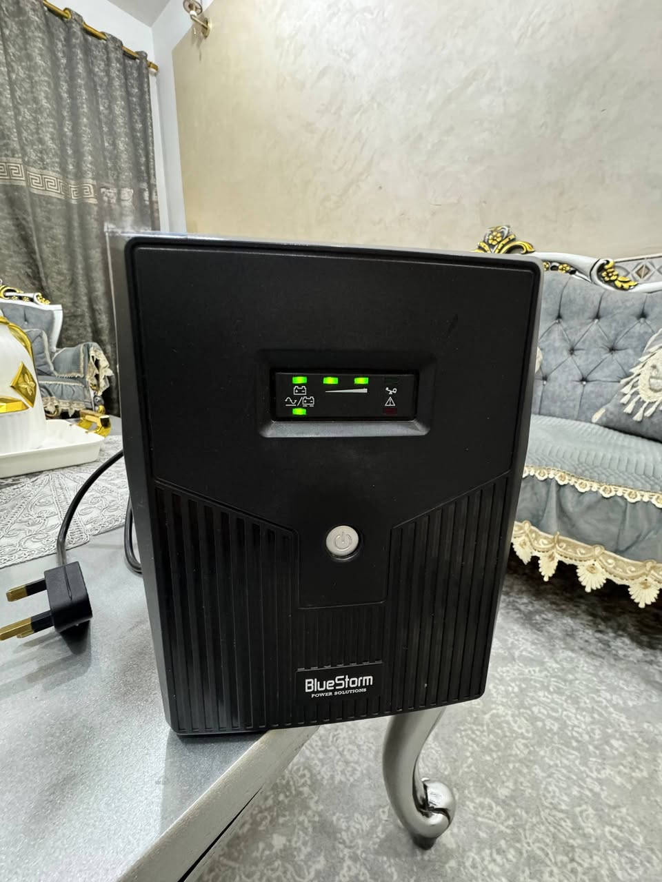 السلام عليكم، للبيع يوبي اس UPS Blue Storm 1500VA نوع لاين انتراكتف (Line Interactive) الجهاز مستعمل استعمال شخصي بس نظيف مابيه خلل داخلي بس بطارياته صارلهن فترة ما مبدلات فـ أدائهن قل. حالياً يشغل حاسبة تسحب 650 واط لمدة دقيقة ونص على الديسكتوب وتحت الضغط الكامل ينطي تقريباً 30 ثانية وصوت الصفارة شايلها انا علمود ما يسوي ازعاج.

قيم بما يرضي الله وأعلى سعر أبيع، مكاني الناصرية واكو توصيل.


**إذا كنت صاحب هذا الإعلان وتريد حذفه لأي سبب، رجاءا أرسل رسالة إلى الدعم الفني**
