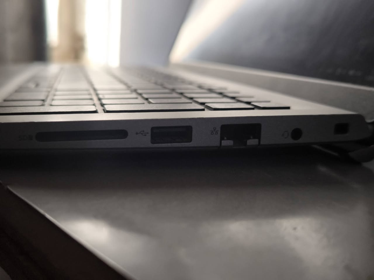 السلام عليكم
لابتوب dell vostor 3520

مستعمل نظيف جدا

المعالج i7 12th 

الكارت mx550 مع كارت داخلي مدمج

شاشه ips 120 hz حجمها 15.6 انش

التخزين ssd 512 gb 

الرام 8 كيكا  3200 ميغاهيرتز

النظام win 11 pro مفعل وكامل

مع الكارتونه والشاحن الاصلي 

لابتوب حلو مناسب للشغل الخفيف والالعاب الخفيفه مثل فورتنايت وفالورانت وسي اس وغيرها وموجوده مراجعاته على اليوتيوب

للاستفسار الرقم ***********
مكاني بغداد الكراده
السعر 550 الف
