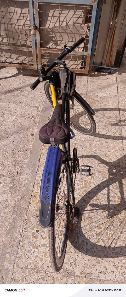 سلام عليكم
بايسكل للبيع اسمه سي 700
باله ياباني حجمه ٢٦ + ويا هديه جنطه+بم+قفل 
***********  بي واتساب العنوان بغداد الامين❤
