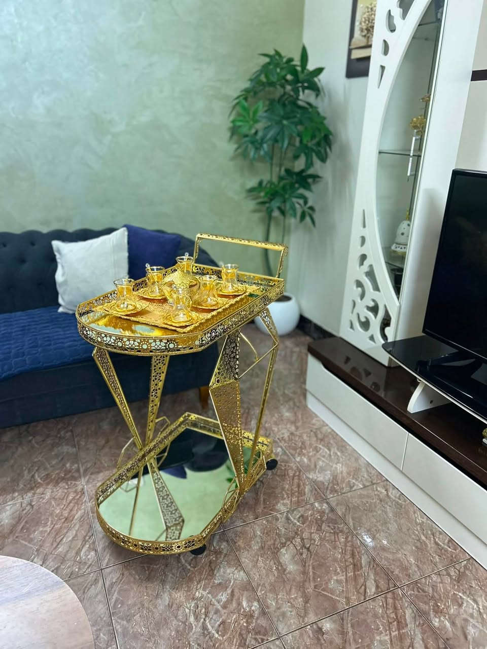 عربة تقديم تركية مع صينية شاي جديدة
السعر ١٢٥ 
***********
