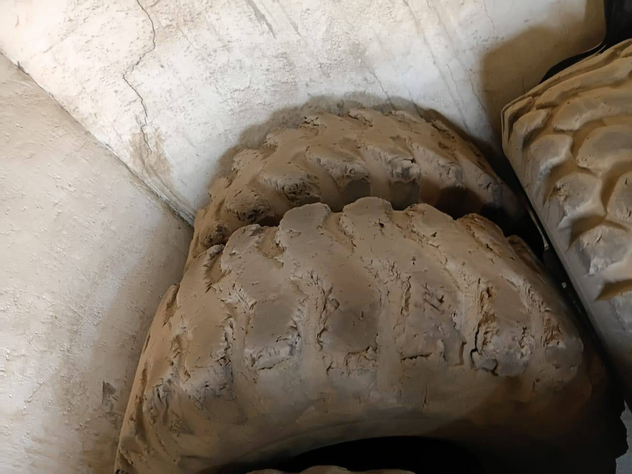 السلام عليكم البيع تايرات الحجم 20 5 25  و 23 5 25  و.
17 5 25 الجديد ول مستعمل نضيف الستفسار عله الرقم ***********  🌎  ***********
