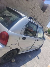 سياره للبيع شغاله كل نقص مابيها السعر 3 ملايين ونص 07702841201