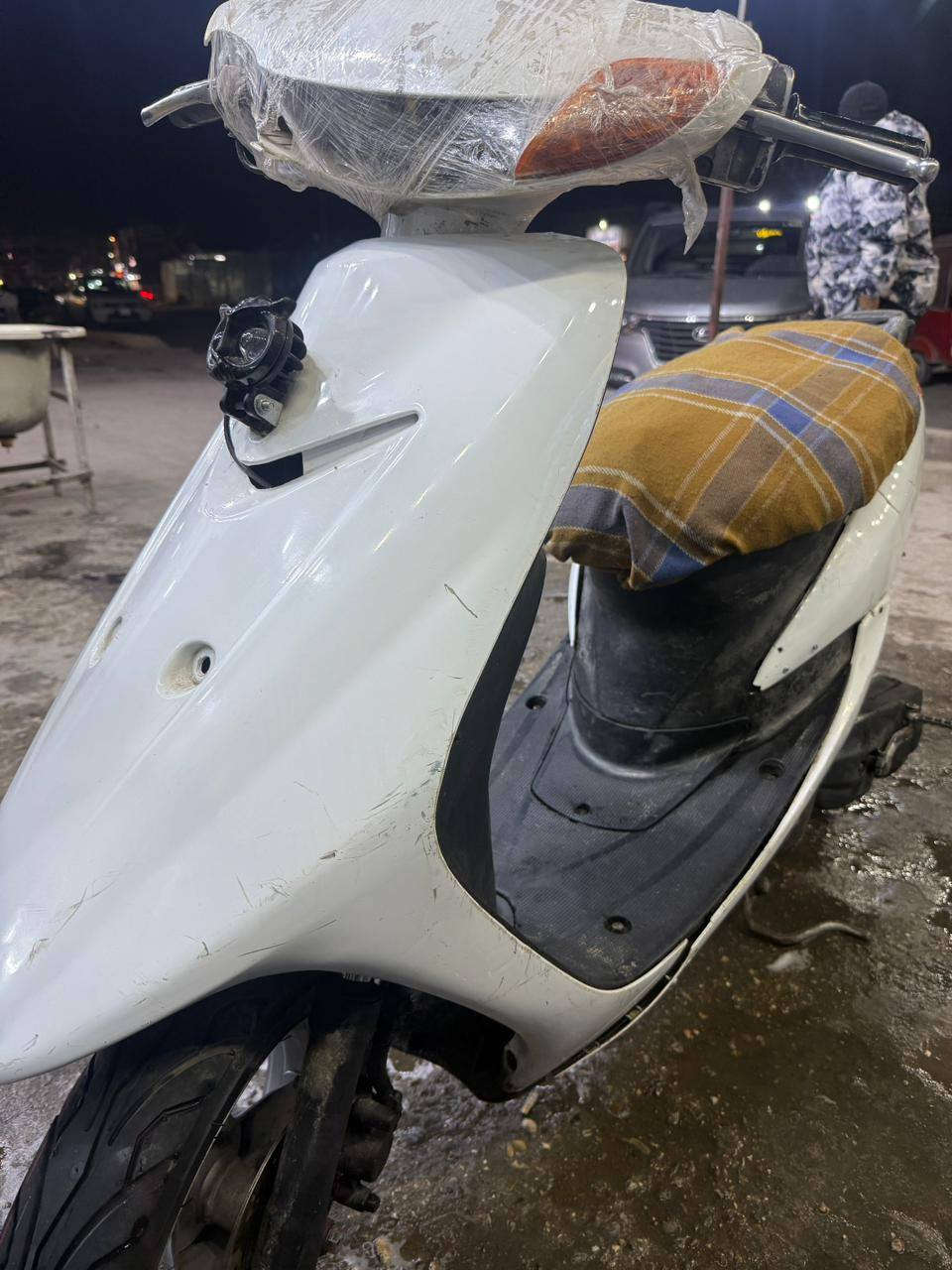 دراجه عصفوريه مجفته جديد كفرات نضيفه كابريتر وشوته جدد تايرات جديد وياله جدد هم زنون بومه بريكات بل مكان الامامي دسك سلف بس الدكمه مكسوره وهند واحد تشتغل السعر 250 وبيهة مجال مكاني البلديات ***********
