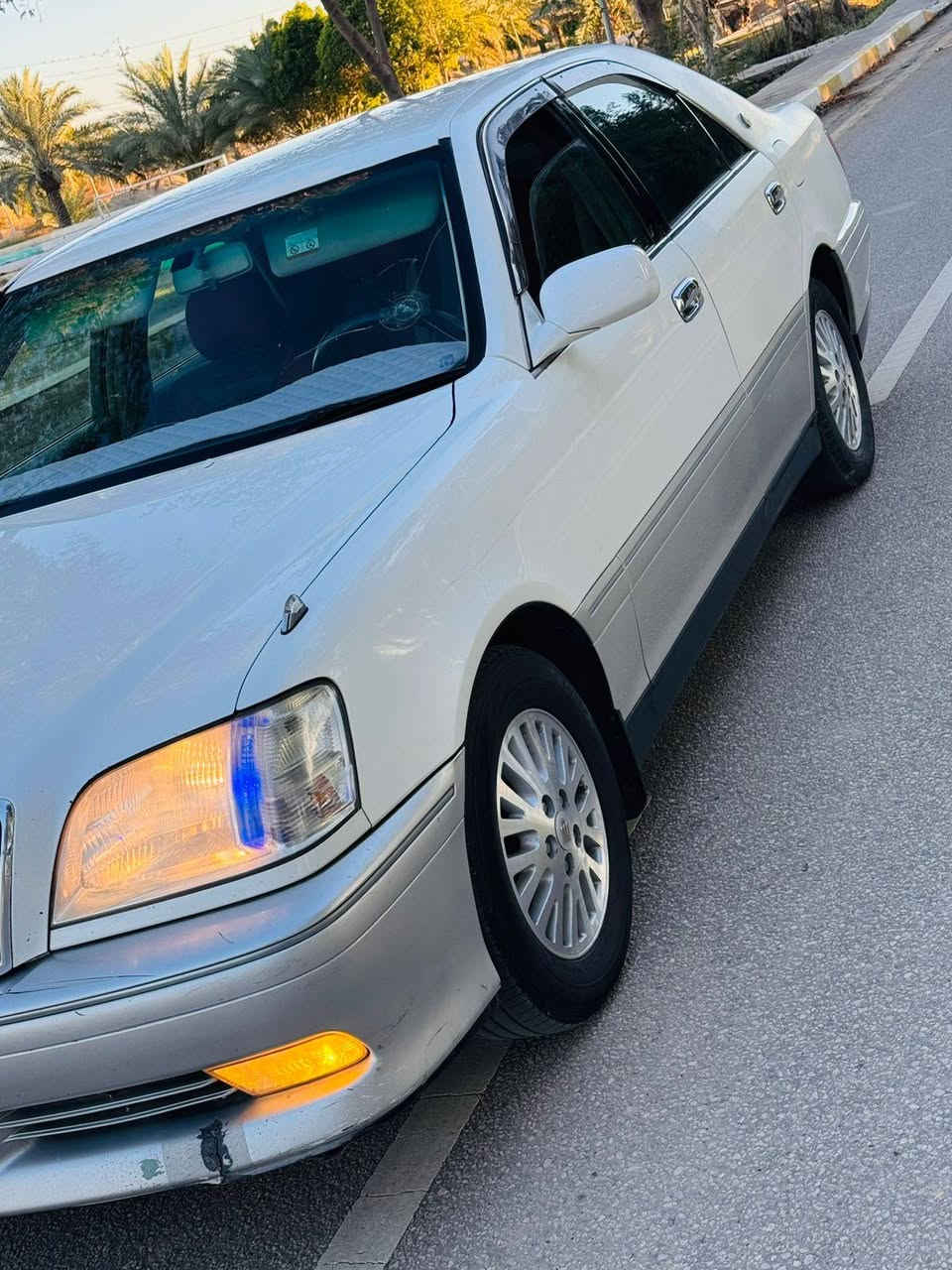 السلام عليكم
ملكة 2002 رقم بغداد دولي مداور ثاني يوم مكينه vvt 2500 بيه كصتين قماره وجنطه شغل درجه اولى سيارة نضيفه وناعمه جدا 
95 وبيه مجال ***********
