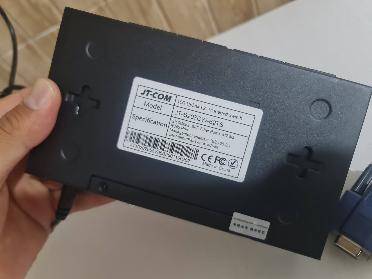 سلام عليكم 
هذا الجهاز هو مُحوّل شبكة مُدار (Managed Switch) من فئة L3 يحتوي على 8 منافذ SFP+ بسرعة 10 جيجابت. 

eBay
 +1
إليك بعض التفاصيل الفنية الهامة حول هذا النوع من الأجهزة:
سرعة نقل البيانات: يدعم الجهاز سرعات نقل بيانات عالية تصل إلى 10000 ميجابت/ثانية (10 جيجابت)، وهو مصمم لنقل البيانات بكفاءة.
منافذ SFP+: يحتوي على 8 منافذ SFP+، مما يوفر سعة نقل كبيرة للشبكة، كما تدعم هذه المنافذ عادةً وحدات الياف ضوئية أو كابلات DAC.
إدارة الشبكة: كونه مُحوّل مُدار (Managed)، فهو يوفر ميزات متقدمة مثل دعم تقسيم الشبكات الافتراضية (VLAN)، والتوجيه الديناميكي (Dynamic Routing)، وتخصيص المنافذ. 
والي اهم من كل هل حجي الي مهتم ينطي سعر.


**إذا كنت صاحب هذا الإعلان وتريد حذفه لأي سبب، رجاءا أرسل رسالة إلى الدعم الفني**