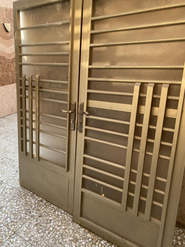 السلام عليكم أبواب عدد 4  بدون جر جوبة 
شغل فول أبواب تكمة اخون سعر الباب الوحد 80 الف 
*********** بغداد الزعفرانية
