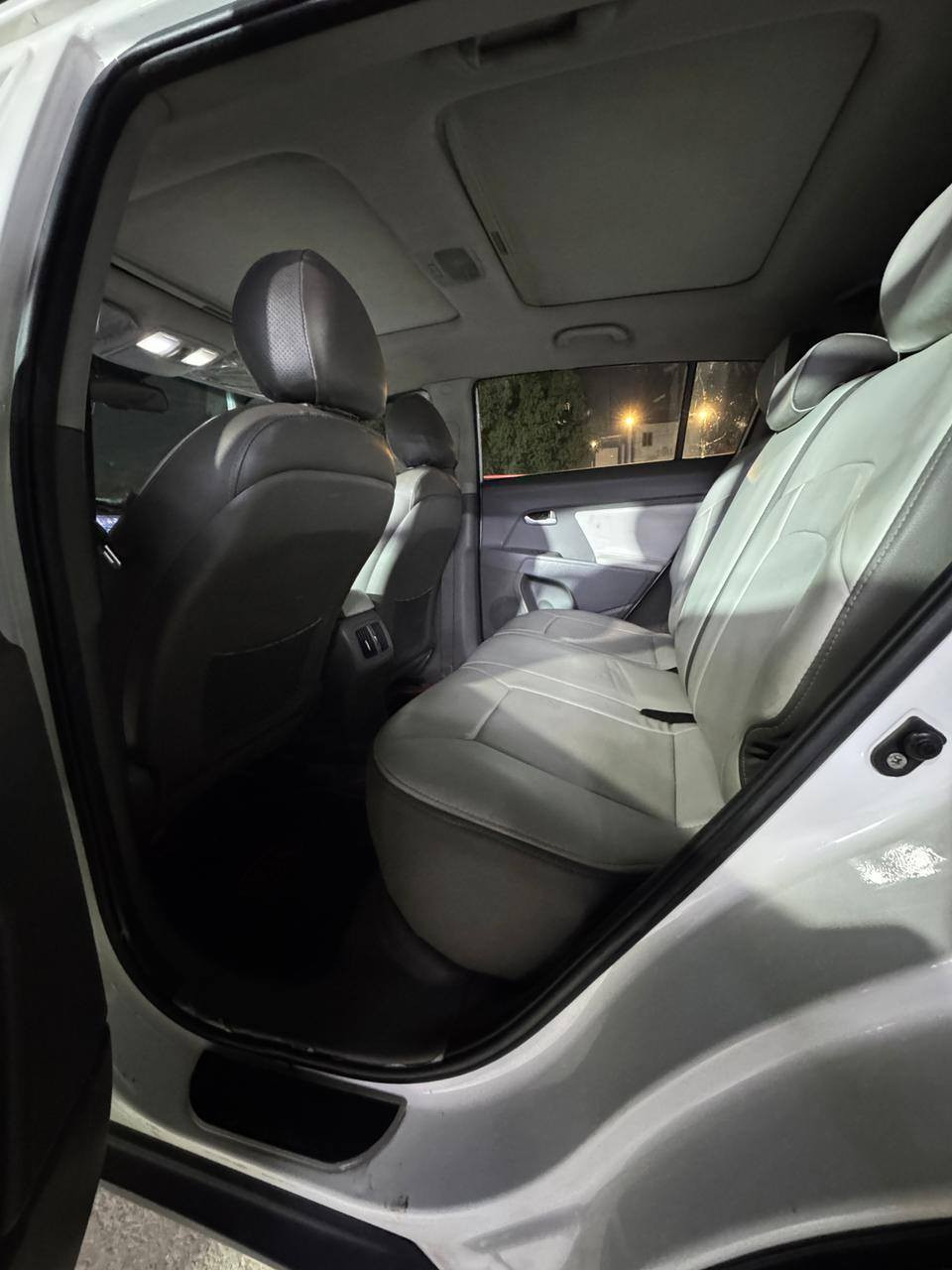 السلام عليكم 
اسبورتج خليجي ٢٠١٧ محرك ٢٤٠٠ دوش 
سياره مكفوله كفاله عامه محرك وكلشي صدر جديد سياره فول فتحه تحكم استيرن 
سياره بيه بارد بجاملغ الخلفي وراجع بارد 
مكان سياره حي اور 
سعر ١٧٠ وبيه مجال حك جيه 
***********
