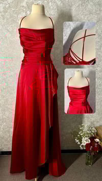 فساتين ملبوسه • مرة وحدة