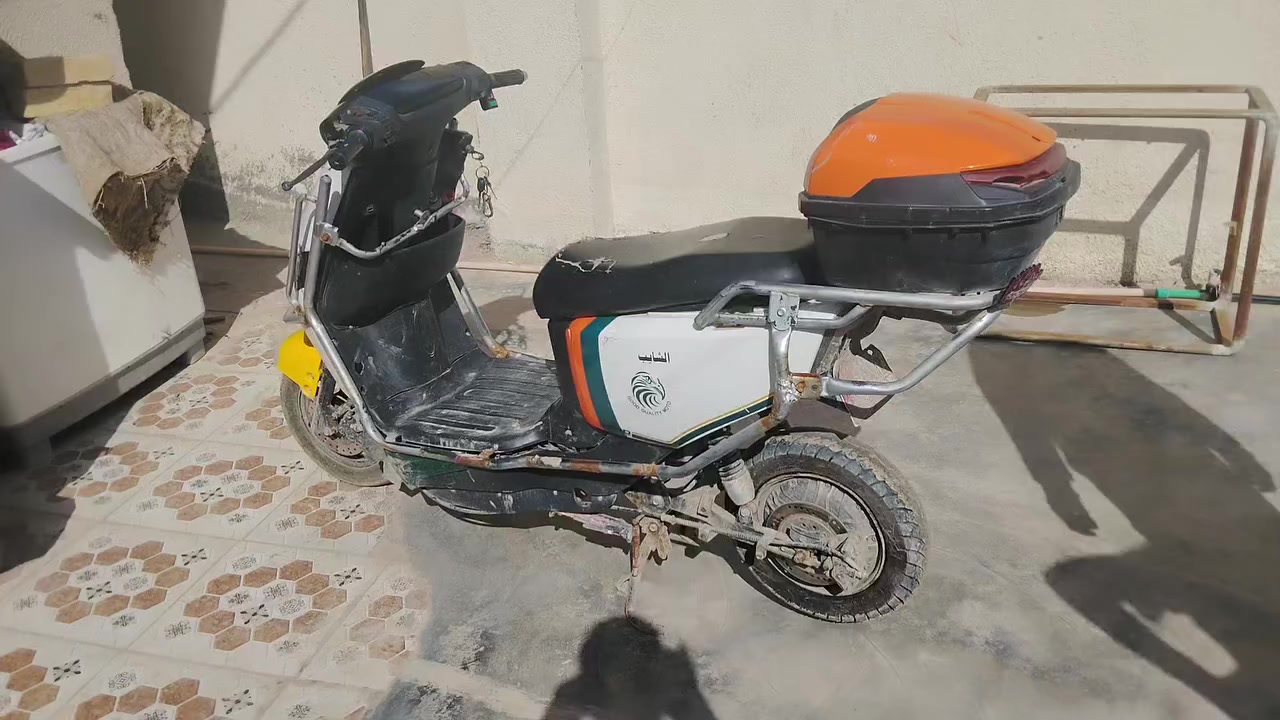 السلام عليكم دراجة موديل 2024 الدراجة نضيفة خير من الله بطاريات جديدة 7 بطاريات تمشي حقيقي 80 الملف مالتهة اصلي. السعر 275 وبيهة مجال اتصال واتساب ***********
