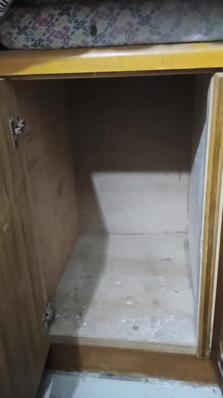 متاح بوفيه كلش نضيفه 2م ونص الظهر4ملم السعر 60 الف المكان حي الغدير يم الحديقه الياسمين ***********
