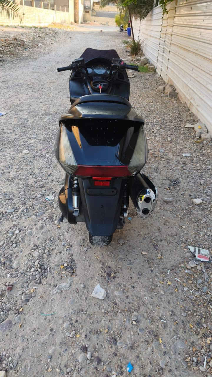 السلام عليكم
سلفر ونج 
مكينه كفاله مكينتها 400
دراجه كامله مابيها كل نقص
كهربايات دراجه كلها شغاله
دشبول شغال 
ستان كهرباي 
قفل جنطه وقفل ستيرن 
دراجه نقصها شغله وحده بس خيط تبخير بدايه بيها باقي دراجه كفاله 
عنواني بغداد الشعله 
السعر مليون و350 
***********
