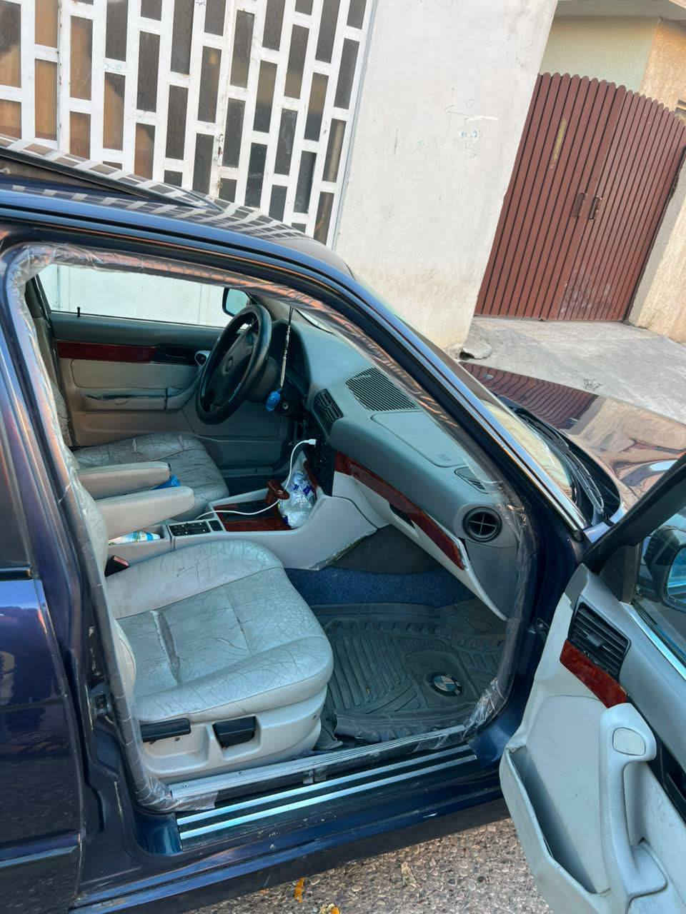 بي ام دبليو موديل ١٩٨٩ حجم ٥٢٥ مفتوح سياره فول مواصفات كير اوتماتيك رقم بغداد ***********
***********
