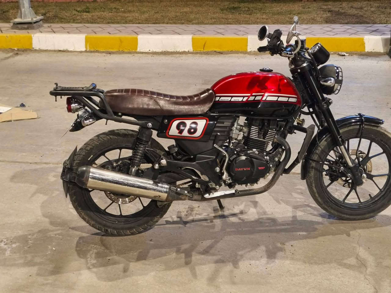 السلام عليكم للبيع او مراوس بارخص مع فرق
دايوان لاتي LATTE
موديل 2024 
اوراق سكنر
مكينة بلاد
كهربائيات بلاد
مسويلها ادامة دسكات جدد وبلك وتبديل دهن
تايرات جدد 
مكانها بغداد ابو دشير *********** 
السعر 1400 وبيها مجال بسيط
