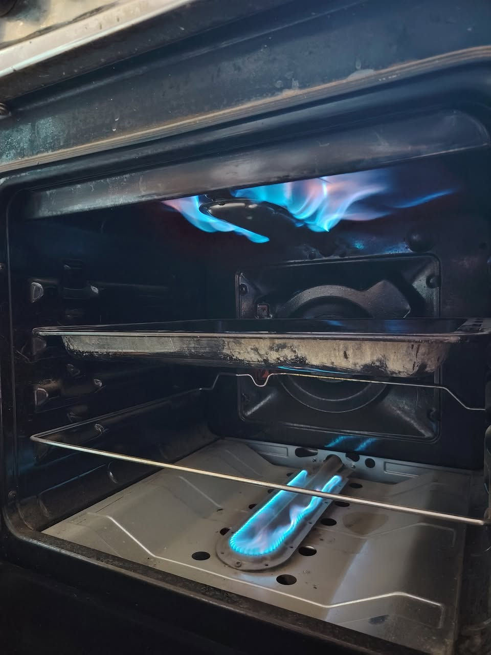 طباخ نوال تركي درجة أولى مستعمل قليل جدا الفرن مامستخدم ابدا السعر 95
***********
