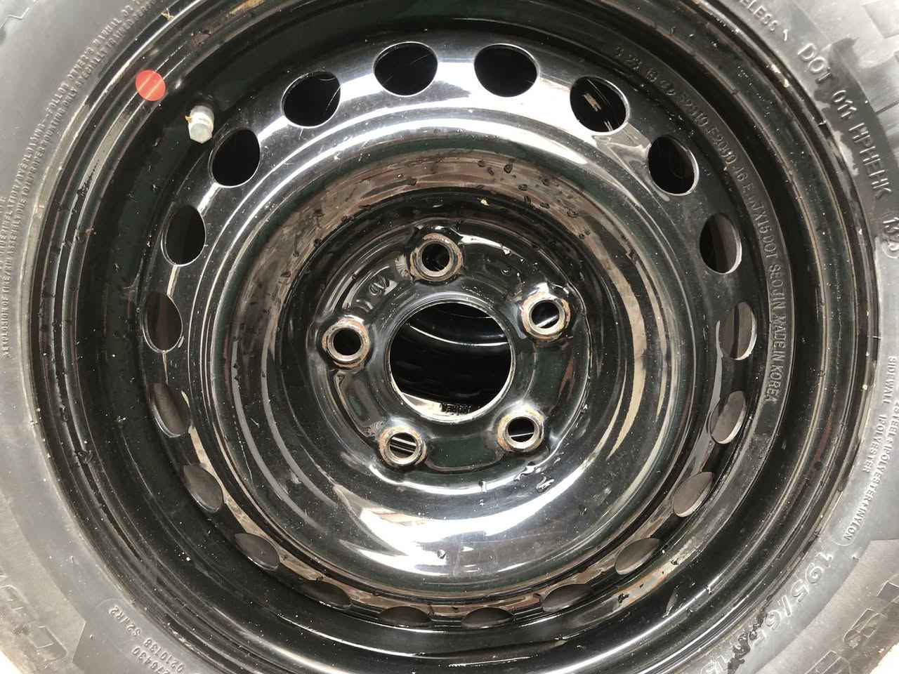 ويلات اصلي كوري حجم ١٥ مع تايرات نظيفه جدا.  بيع او مراوس بغداد غزاليه ***********
