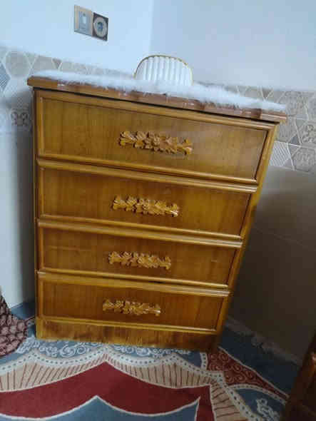 غرفة خشاب للبيع السعر ب900 وخمسين ***********
