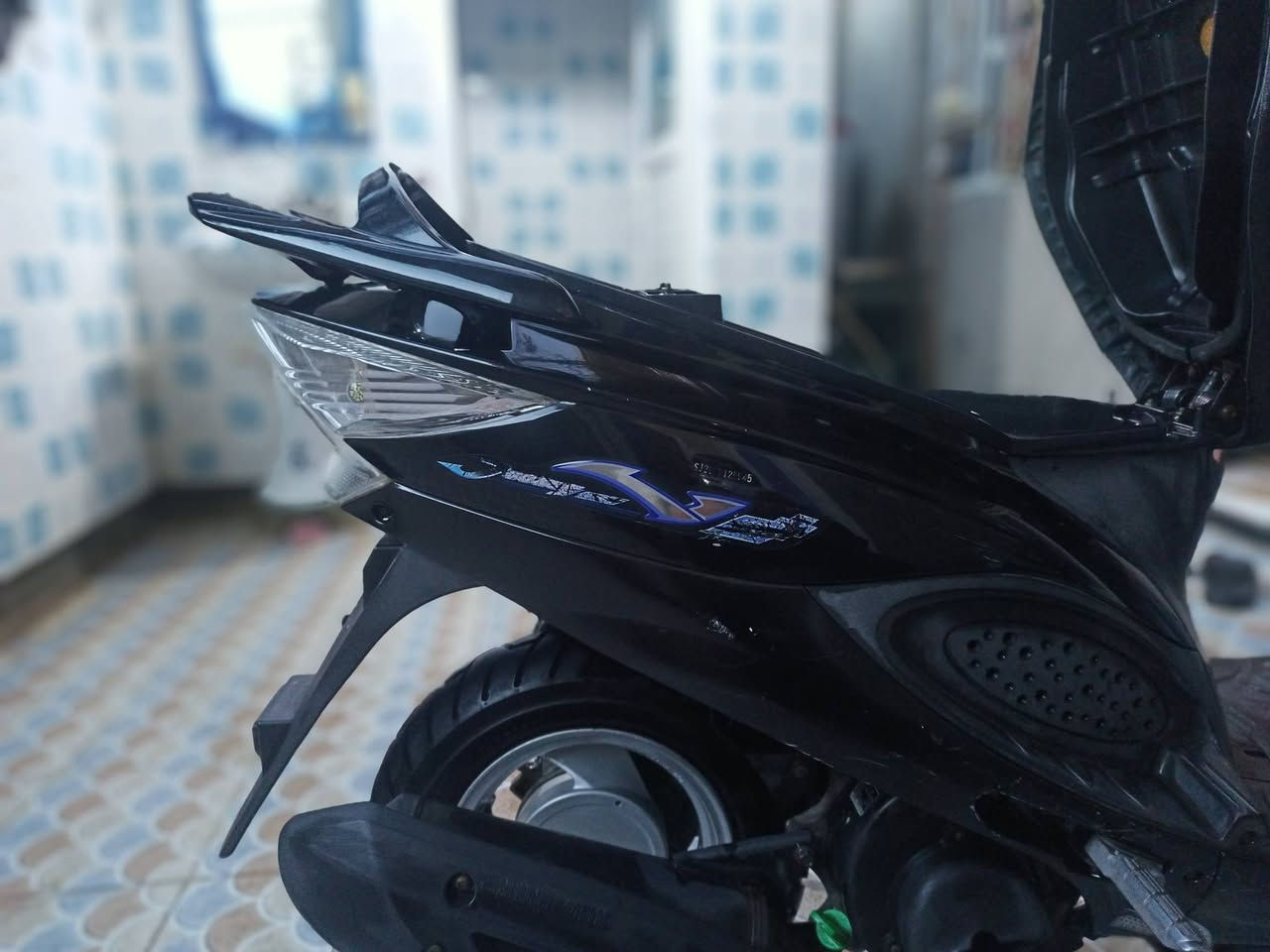 السلام عليكم كامكو V2 فحل موديل 2016 دراجة جديده كلش ماشية 11 الف مكفولة كفالة عامة كلشي شغال بيها السعر 950 وبيها مجال مكاني رفاعي.


**إذا كنت صاحب هذا الإعلان وتريد حذفه لأي سبب، رجاءا أرسل رسالة إلى الدعم الفني**