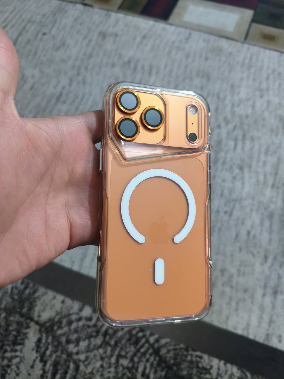 سلام عليكم ١٧برو ماكس ذاكرة ٢٥٦مشحون ٧مرات شرق اوسط للتوصل ***********
