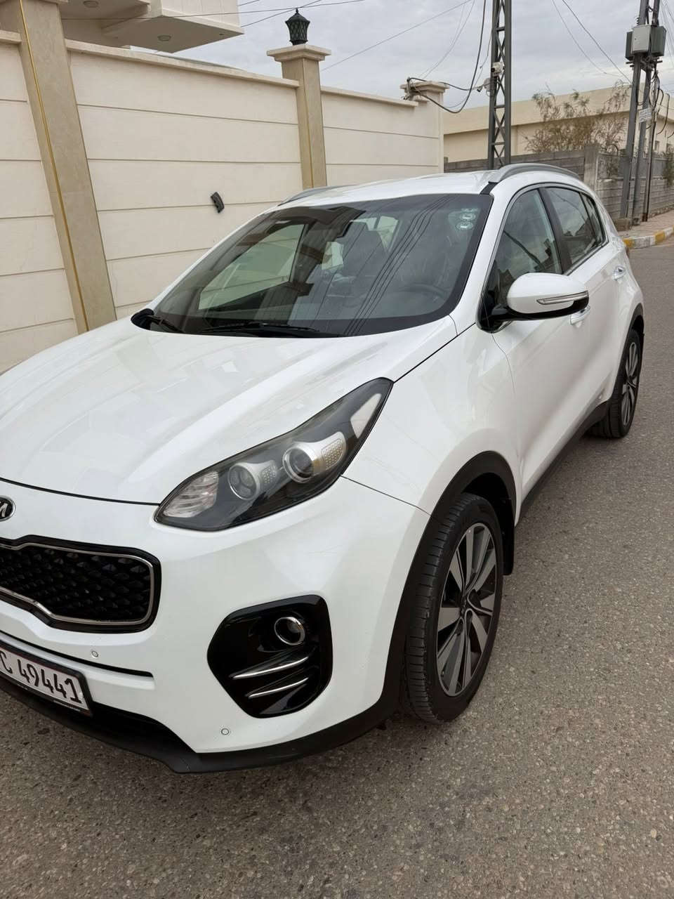 على بركة لله
سبورتج 2017 رقم اربيل وتحويل مباشر 
بيها بارد اباب الصدر شي بسيط وباقي السياره كفاله 
كير ومحرك كفاله شرط الفحص والسونار 
محرك 2000 دوش المرغوب 
فول تحكم استيرن
حساسات 
هاند بريك برجل 
قطعتين تبريد
السعر165  وبيه مجال 
مكان السياره الرمادي 
***********
