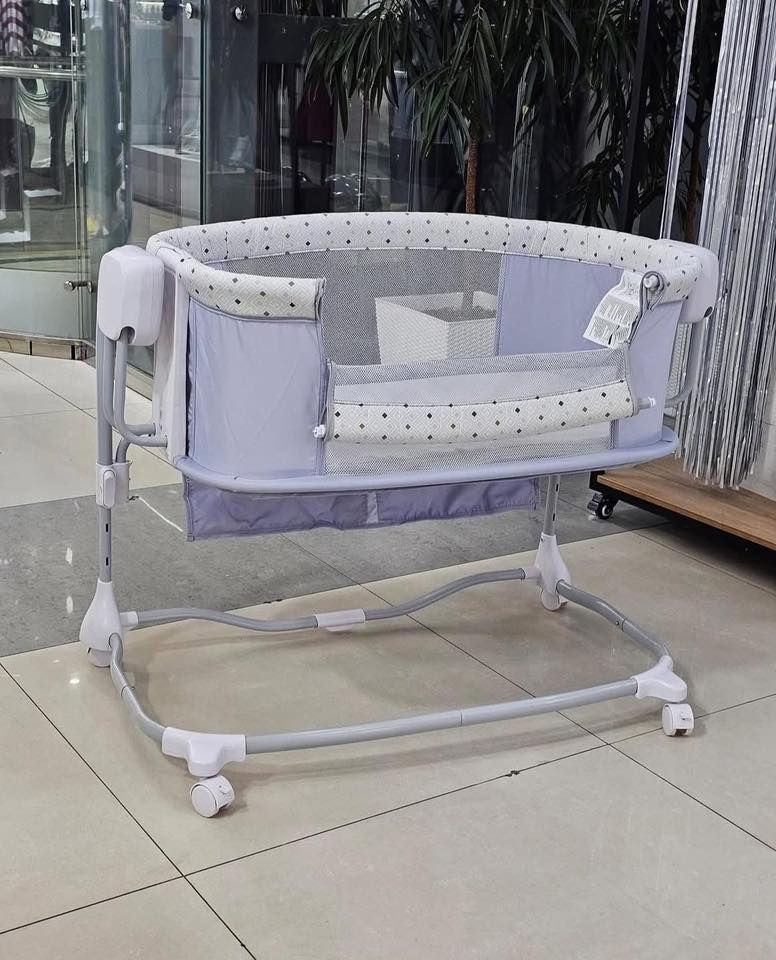 السلام عليكم 
توجد اغراض بيبي جديده مستعمله شهر واحد فقط بسعر جداً مناسب 
كرسي سياره عدد 2
 سريرkidilo عدد 2
 سرير متحرك كهربائي ماركه mustela عدد 1
كرسي طعام عدد 2 
للاستفسار التواصل على الرقم ***********
