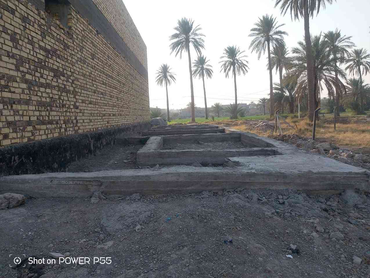 قطع للبيع مساحه ميه مكان قرب حي صناعي ***********
