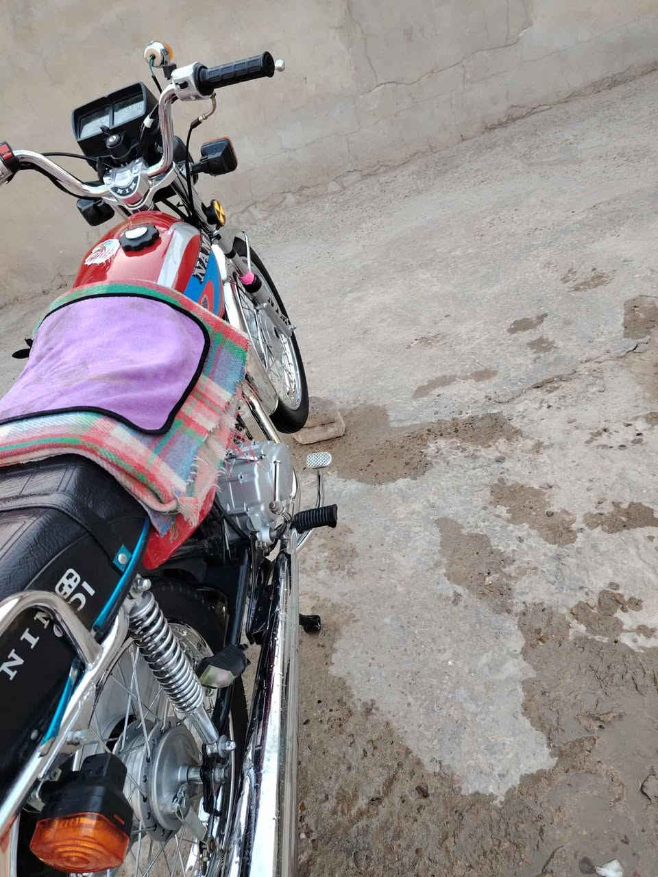 السلام عليكم دراجه نامه سكنرر مديل 2025 الدراجه نضيفه احلاا من الصوره تجي وتشوف السعرر 575 وبيهه مجال مكاني كربله داخل كراج الاحياء متواجد فيس او الرقم ***********
