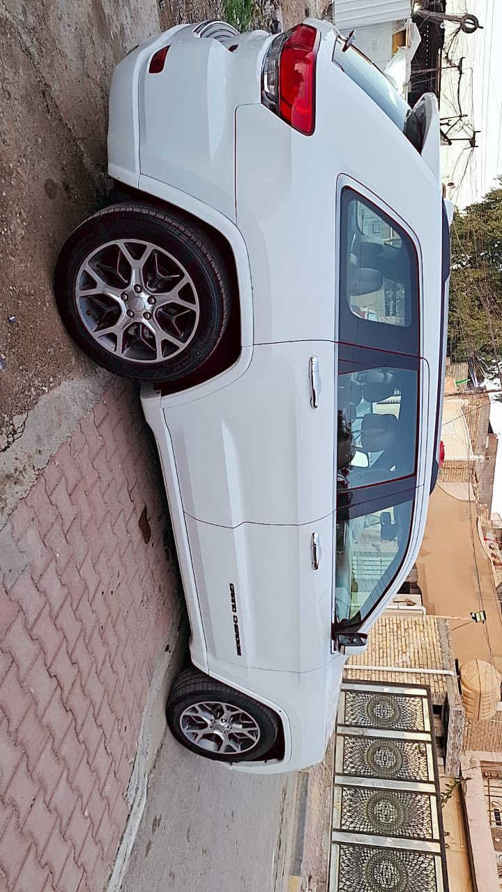 السلام عليكم 
جيب أوفرلاند خليجي 
موديل 2020
رقم سليمانيه ابسمي 
موصفات الاوفر لاند معروفه 

بيها قطعتين صبغ بدون دواخل 
سياره نضيف وجاهزه 
سعرها 255 بيها مجال خابرني وتدلل  
***********
هاذ رقم ليحب ينتصل 
مكان السياره بغداد الراشديه
