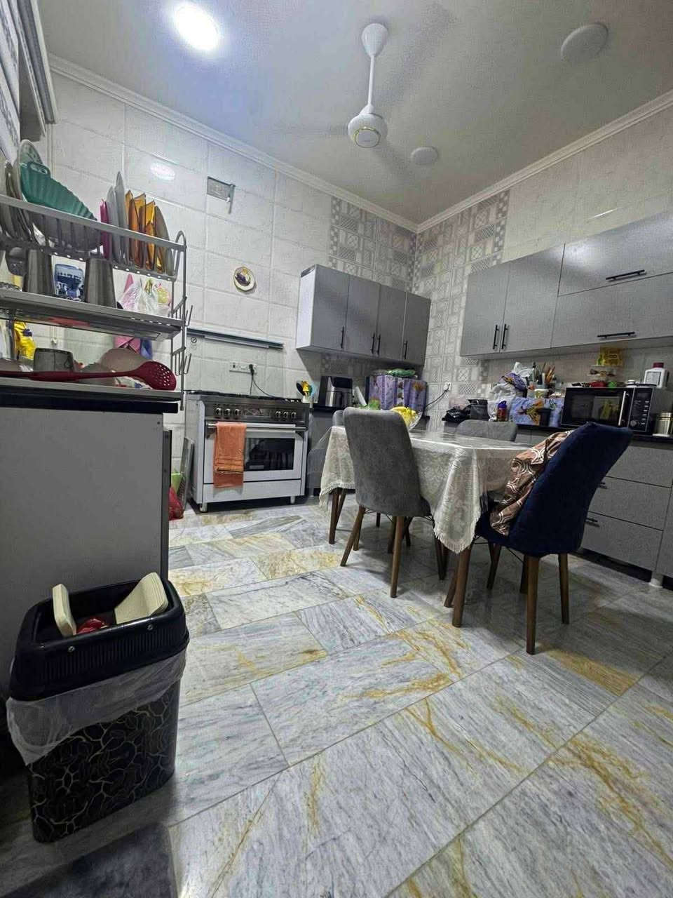 ٥٠ متر ٣ طوابق (٢ ونص + سطح)، ٣ غرف نوم و٣ حمامات  ومطبخ
بناء حديث

بالأمانة، محلة ٨٩١ زقاق ٥٤
للاستفسار ***********
واتساب
