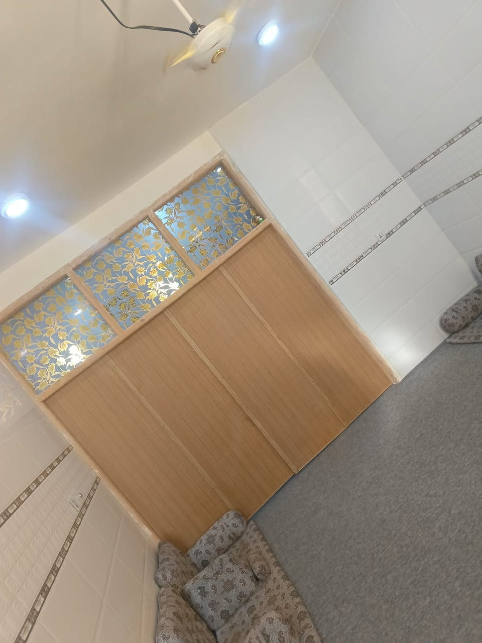 بيت للبيع مساحة 100 طابو زراعي سند 25 صار شهر من كامل  تاجيه نادر ثالثه قرب الروائي شارع ابو حمد يتكون من غرفه مطبخ ستقبال 
بناء طابوق او صب يكفي لعائله صغيرا بناء غربي دراجه اولا بورسلين ارضيه جدار البيت كله سيراميك ماعدا الغرفه طارمه كاشي درج خارجي// سعر ٤٠ مجال بصيط/// اضافه الكاونتر معه البيت يسلم وغراض الحمام كله ويا // رقم *********** المو شراي لا ايراسل اترجاكم شكراً
