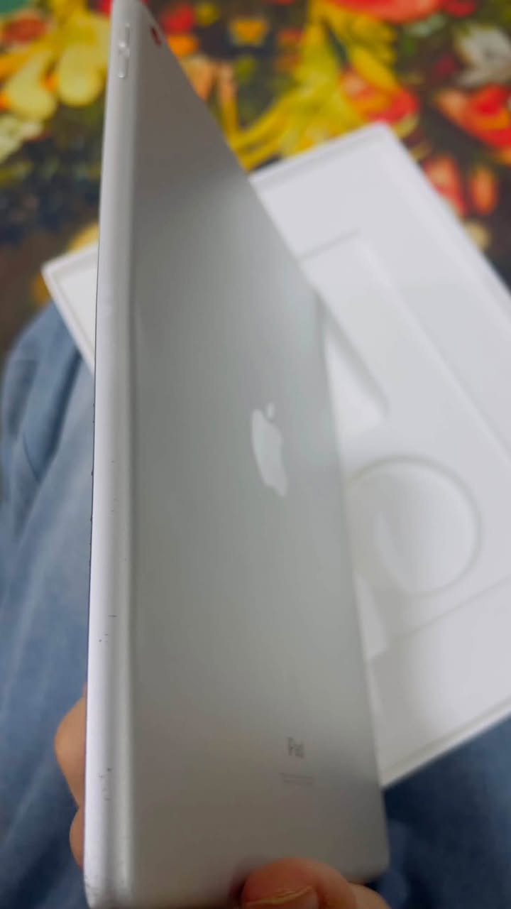 سلام عليكم ايباد لبيع 9
* 📱 السعة: 64GB
* 🎨 اللون: رصاصي (Space Gray)
* 🔋 البطارية: جيدة
* 🖥️ الشاشة: مستبدلة وتعمل بشكل طبيعي
* 📦 يجي وياه: الكرتون + الشاحن
* ✅ الجهاز شغال 100% بدون مشاكل + مستبدل شاشة 🛑.
* 💰 السعر: 220 ألف بي مجال حك جية (قابل للتفاوض بالمعقول)
التواصل فقط | *********** الرقم
مكاني بغداد الحسينية الراشدية
