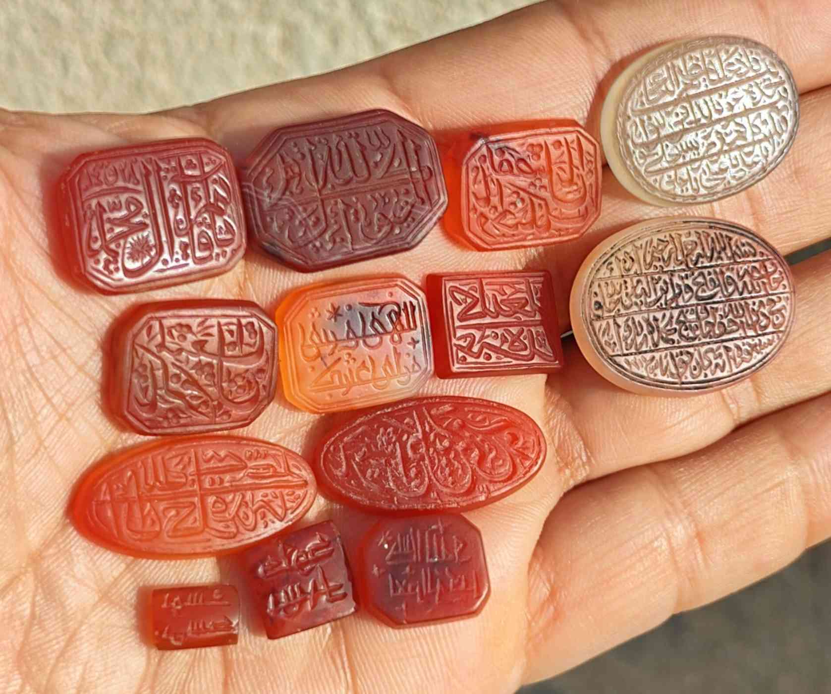 تخفيضات تخفيضات 
احجار يمانيات اصليات مخطوطات سعر القطعة 25 الف اقل طلب 4 قطع  السعر نهائي رجاء لاتكلي بيهن مجال 
***********++---++---***********
