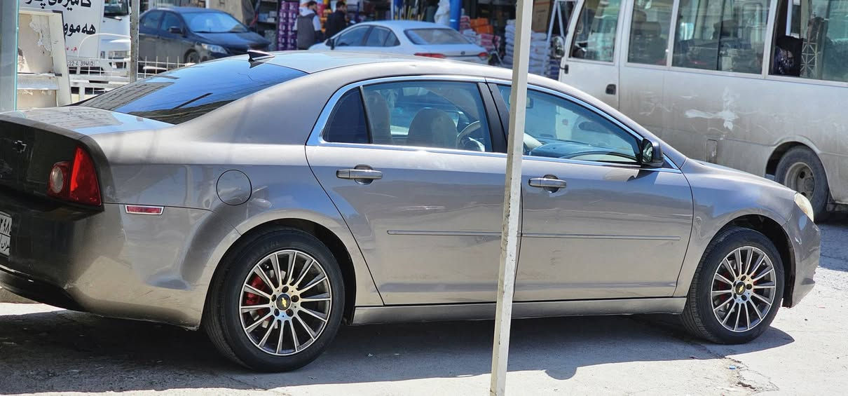 السلام علیکم
فرۆشتن
شۆفرلێت مالیبۆ 2011
زۆر زۆر پاک و خاوێنە مالی دۆستە م
بێ سبوغە ماشاللەی دەوێ لە خاوێنی و توندی بستەک ساردەکوتی هەیە
جار جام کارەبایی
  ۱۱٥هەزار رۆشتووە 
رەقەم و سەنەوی بەسەر جووە
گێر مەکینە تەقەو رەقەی بەشەرتە 
سعر ۷۰ وەرەقە و مەجال
***********
***********
تەحویل و وەکالە بەشەرت
