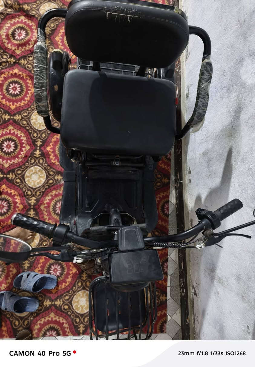 يوجد لدينا دراجه شحن جديده للبيع مكاني بصره الدير السعر 500 اتصال ع الرقم ***********
