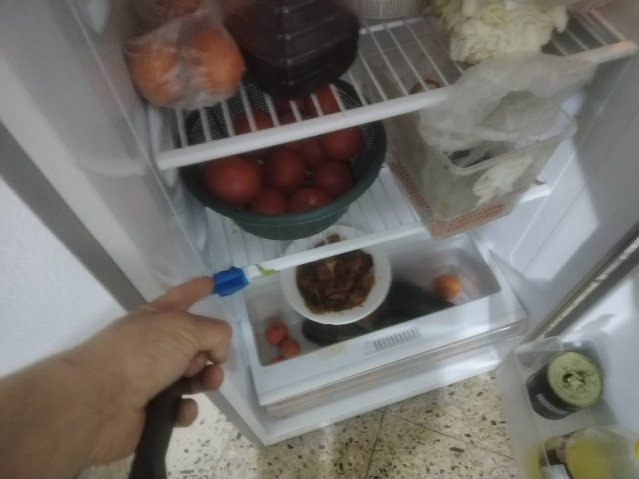 ثلاجه   ستعمال  شهر    السعر  400  وبيها  مجال  قليل    يعني  اخو  الجديد   باكيت  ***********
