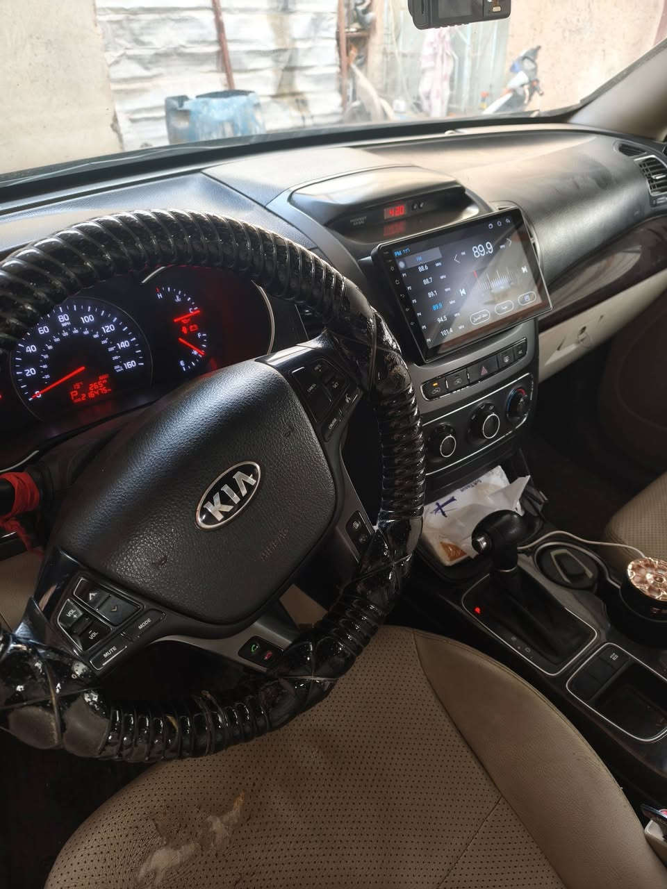 سياره سورنتو موديل 2014 وارد محرك أربعه سلندر رقم مثنى سنويه لغاية 2027 باسمي مداور  ثاني يوم مبدل بيها جاملخ وبنيد السيارة بالناصريه بيها سونار السعر 135 ورقه قابل للتفاوض الاتصال على الرقم ***********
