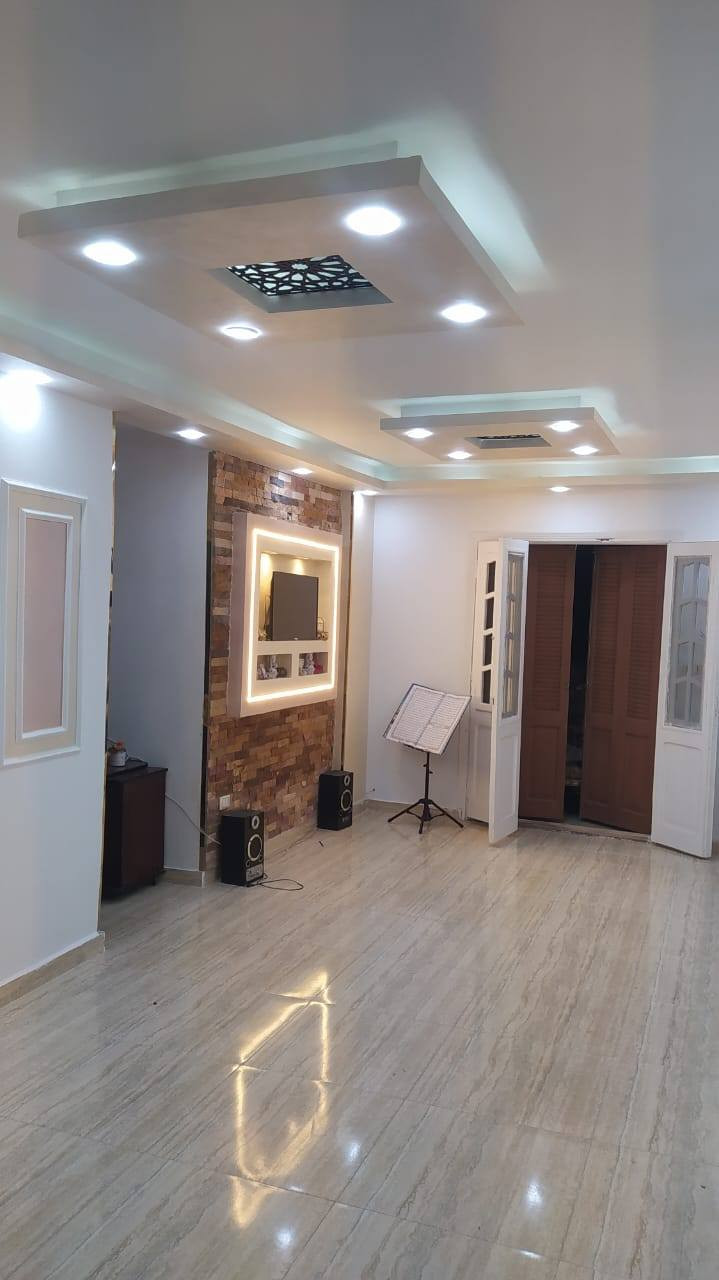 🏠شقة للبيع 💥800 الف قابل للتفاوض 
👇👇👇👇👇👇

🏠الهانوفيل خلف بنك مصر على الناصية. 3 غرف مقفولين وريسبشن قطعتين.و 3 بلكونات #تشطيب-#اللترالوكس مساحتها 140م الدور 7 مش اخير اسانسير على التركيب 💥السعر 800 الف قابل للتفاوض 🎊 للمعاينة التواصل خاص


**إذا كنت صاحب هذا الإعلان وتريد حذفه لأي سبب، رجاءا أرسل رسالة إلى الدعم الفني**