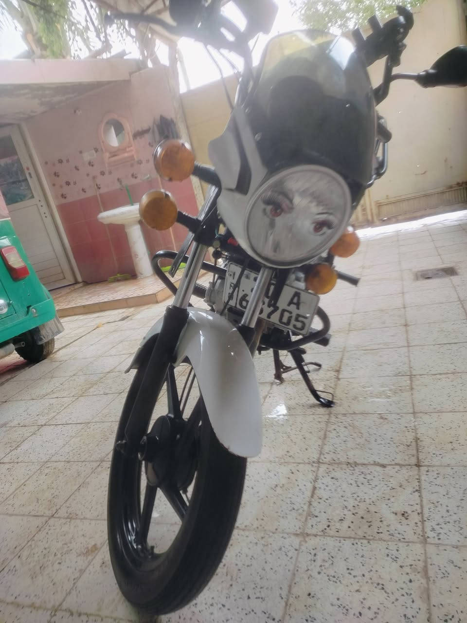 دراجه بوكسر 23
دراجه خير من الله ال مكينه ما شايفه الفيتر 
ناعمه كهربائيات كلها شغاله سلف عندر 
ال دراجه مرقمه كفاله محرك و تحوليل 
السعر 1900 و بيها مجال شي قليل
عنواني الرحمه 
***********
