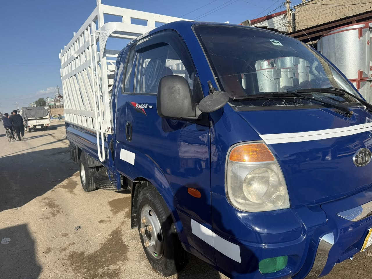 سلام عليكم كيا فحل مديل 2010 رقم بغداد الماني مكينه مسكر طرمبه جديده تخم تاير جديد تاير أمحور 14 استد 27 الفحل جاهز كبل لعمل مكان السيآره بغداد السعر 115 او بيهه مجال ***********
